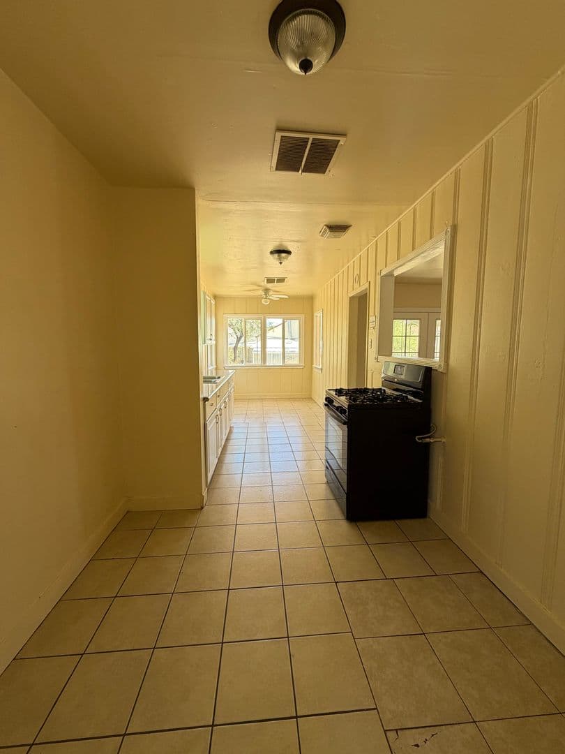 BARSTOW Apartment: 400 W FREDRICKS