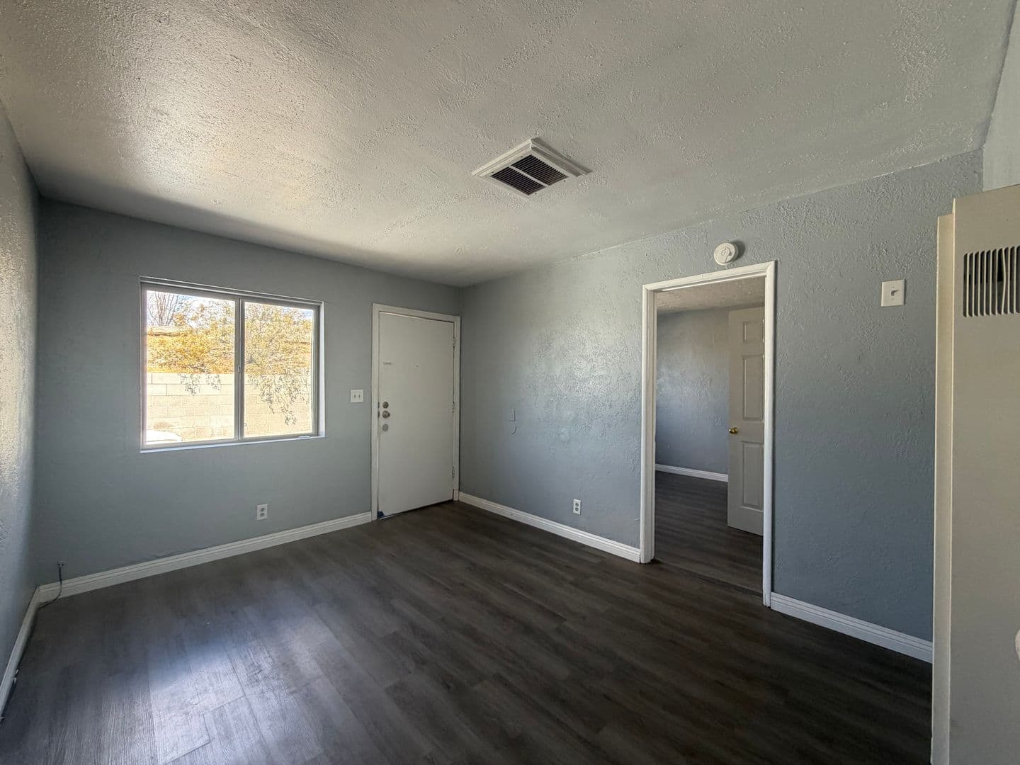 BARSTOW Apartment: 400 W FREDRICKS