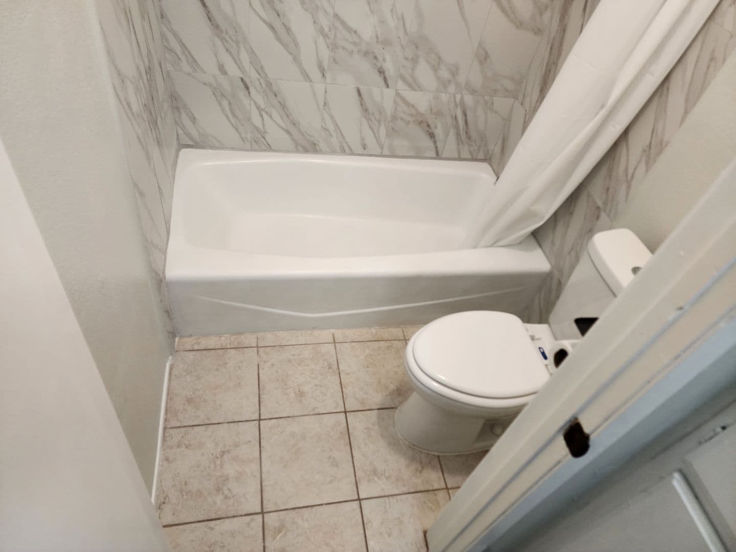 Apple Valley Apartment: 15833 Serrano Rd