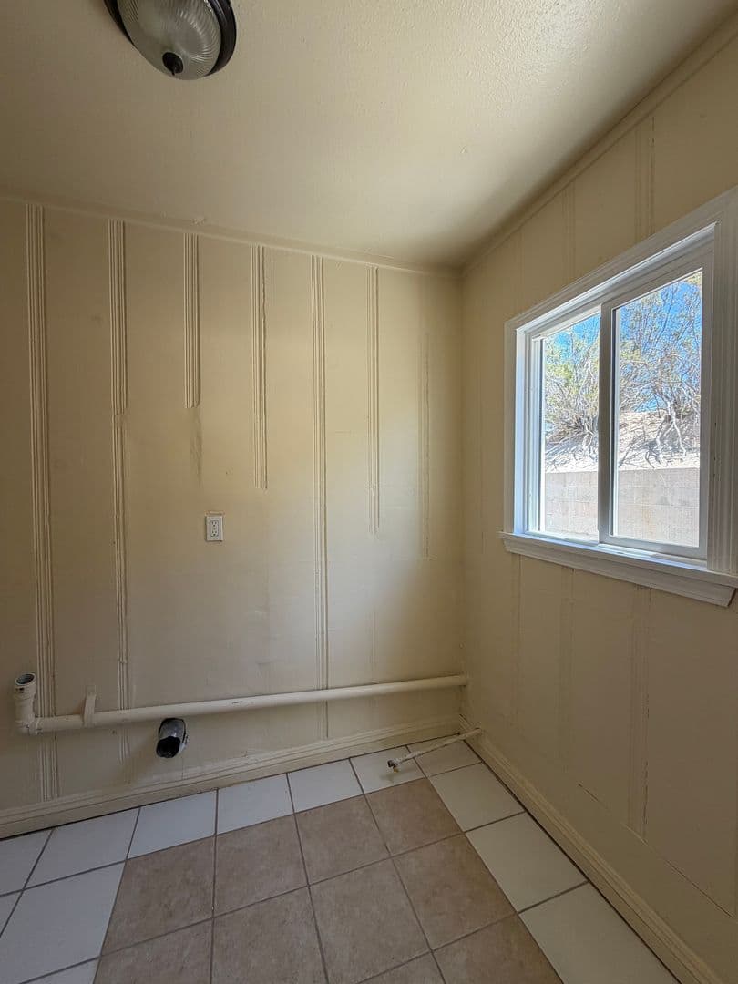 BARSTOW Apartment: 400 W FREDRICKS