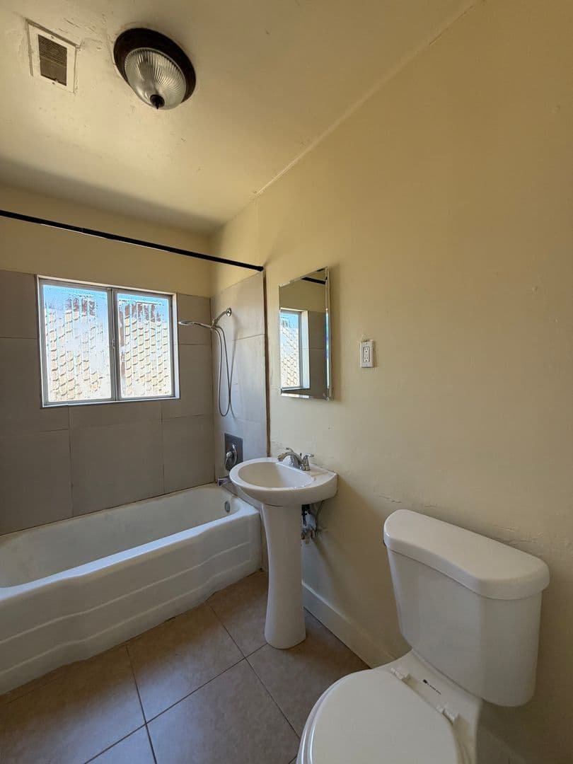 BARSTOW Apartment: 400 W FREDRICKS
