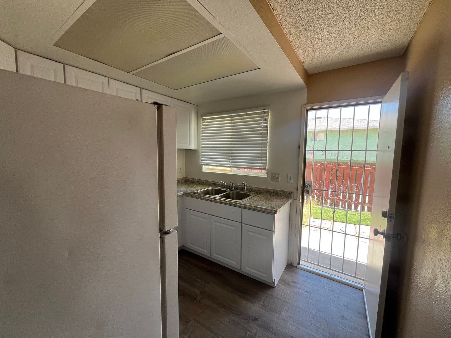 BARSTOW Apartment: 1161 BARSTOW ROAD