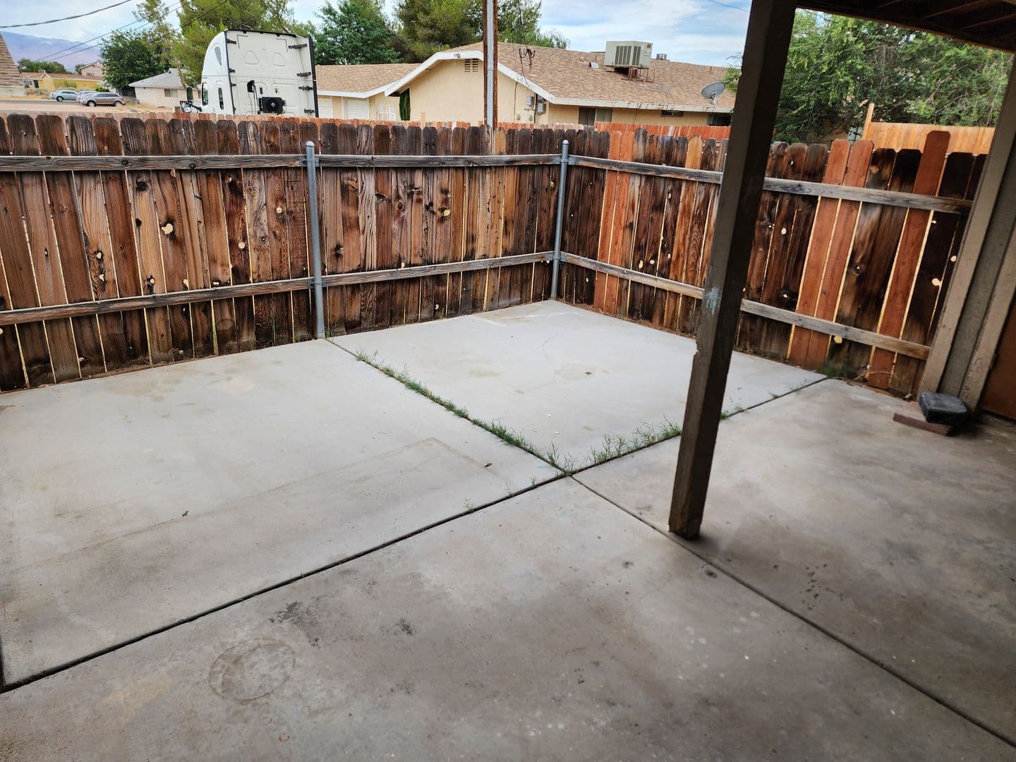 Apple Valley Apartment: 15833 Serrano Rd