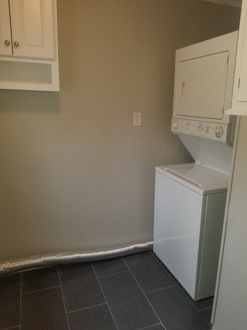 Fairway House: 6043 Fontana Street