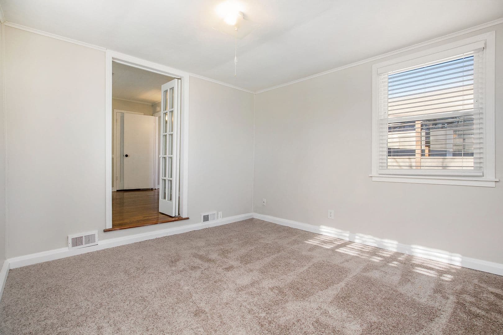 Fairway House: 6043 Fontana Street