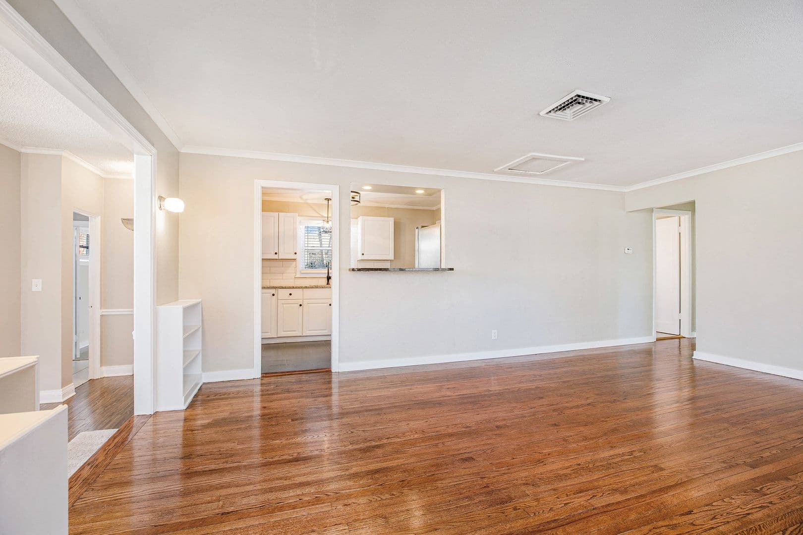 Fairway House: 6043 Fontana Street