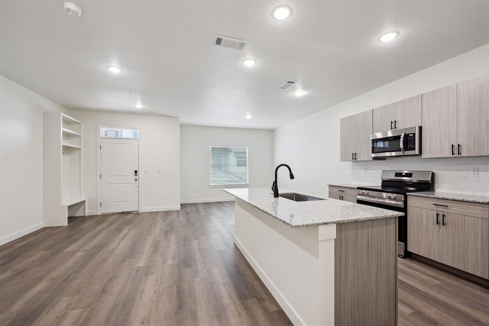 Brighton Townhome: 621 Homestead Avenue
