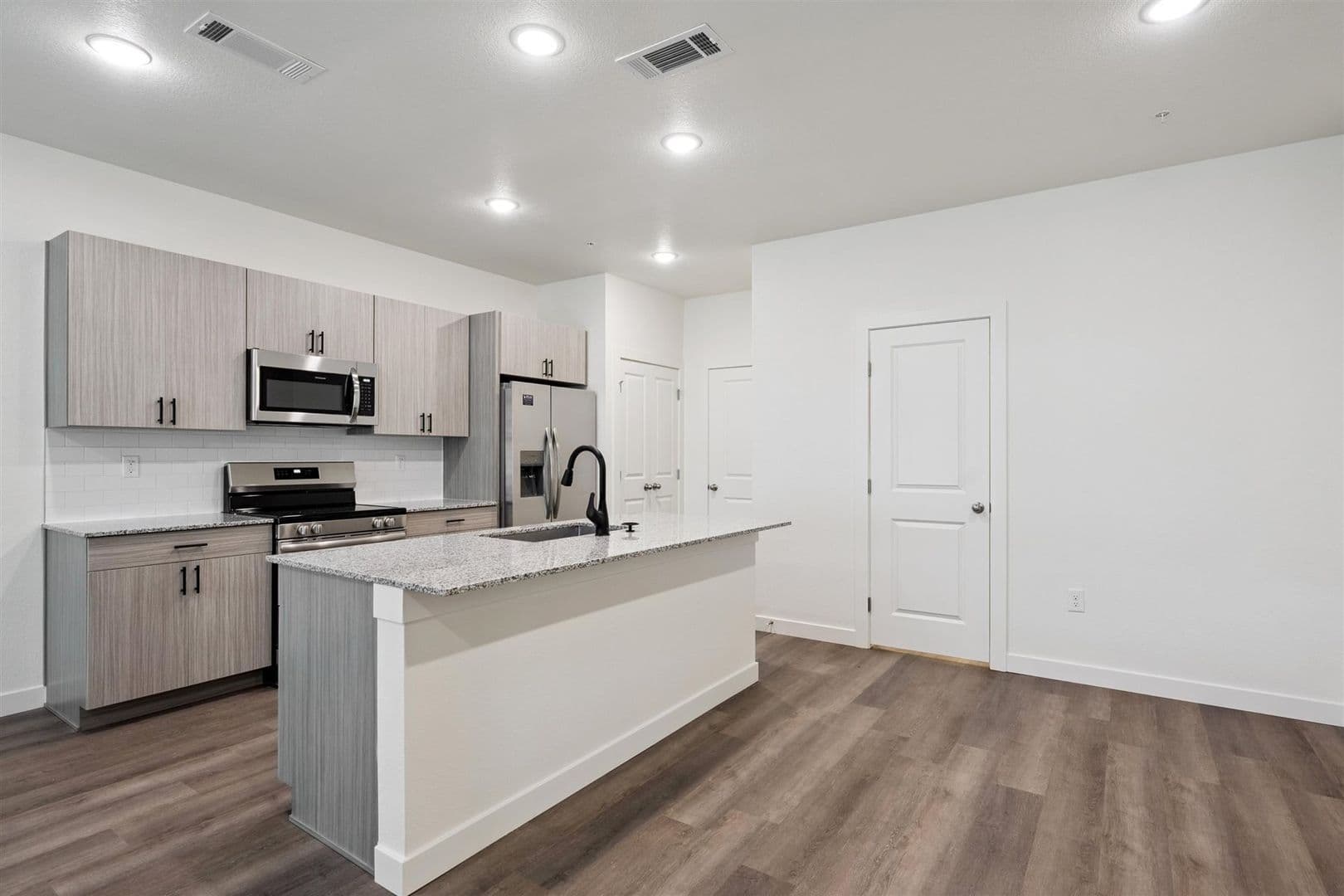 Brighton Townhome: 621 Homestead Avenue