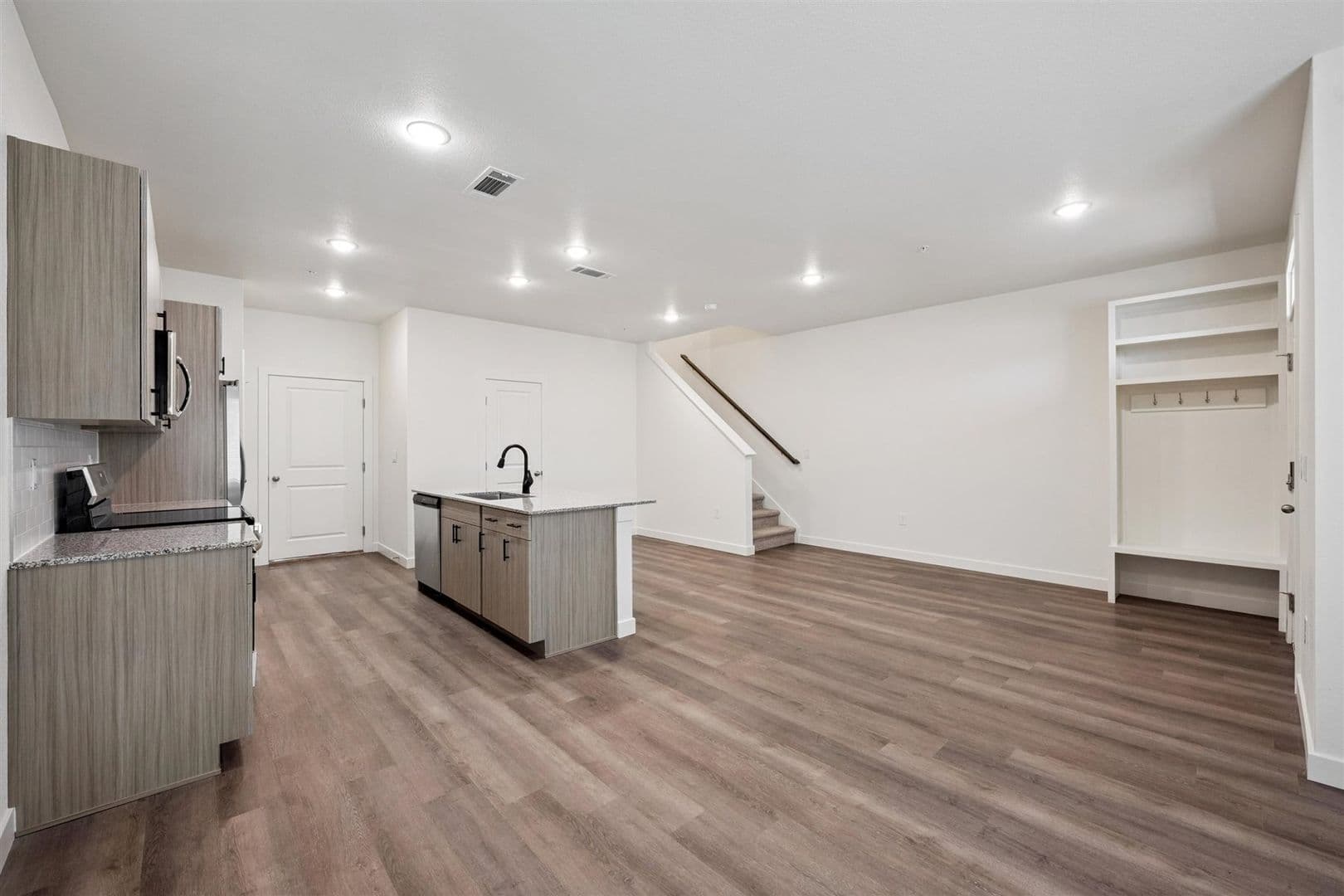 Brighton Townhome: 621 Homestead Avenue