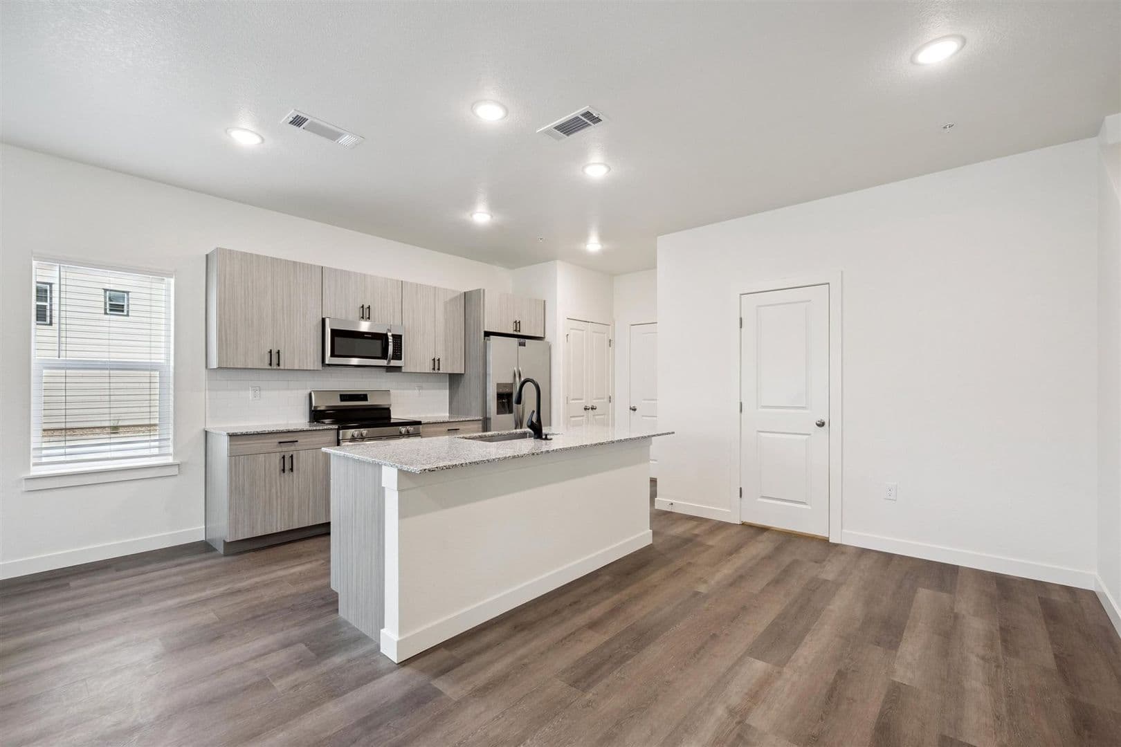 Brighton Townhome: 621 Homestead Avenue
