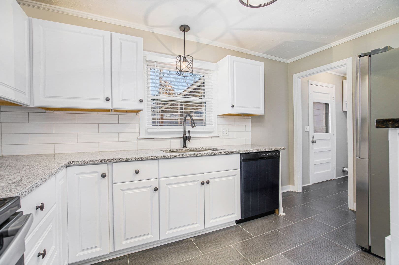 Fairway House: 6043 Fontana Street