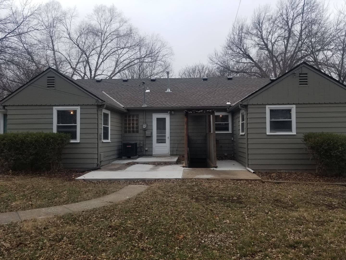 Fairway House: 6043 Fontana Street