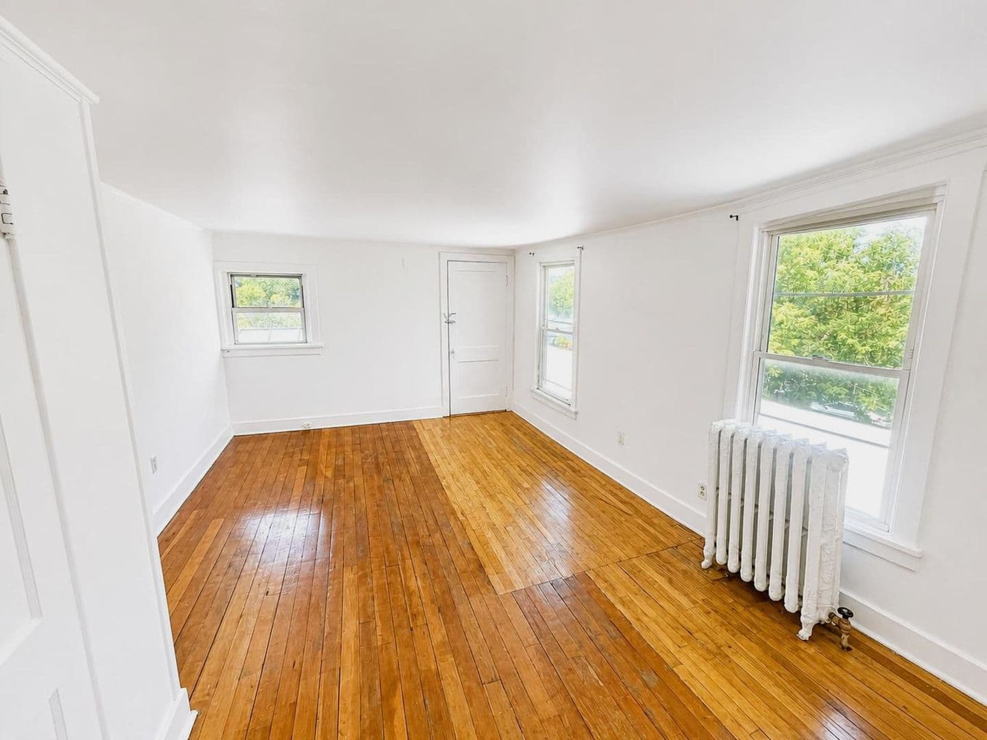 Hudson Apartment: 725 Warren Street