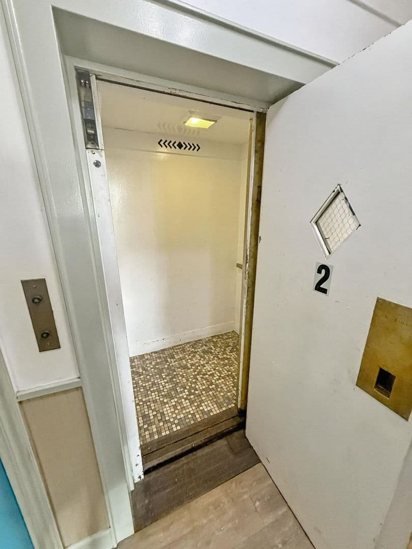 Hudson Apartment: 454 Warren Street