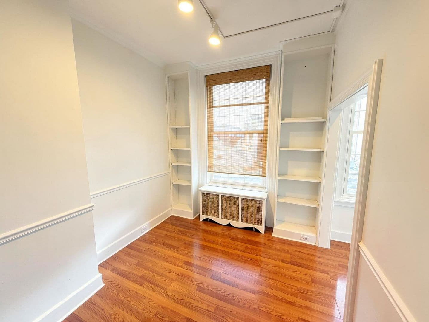 Hudson Apartment: 454 Warren Street