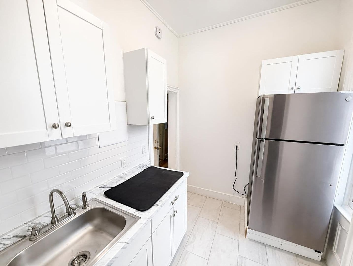 Hudson Apartment: 454 Warren Street