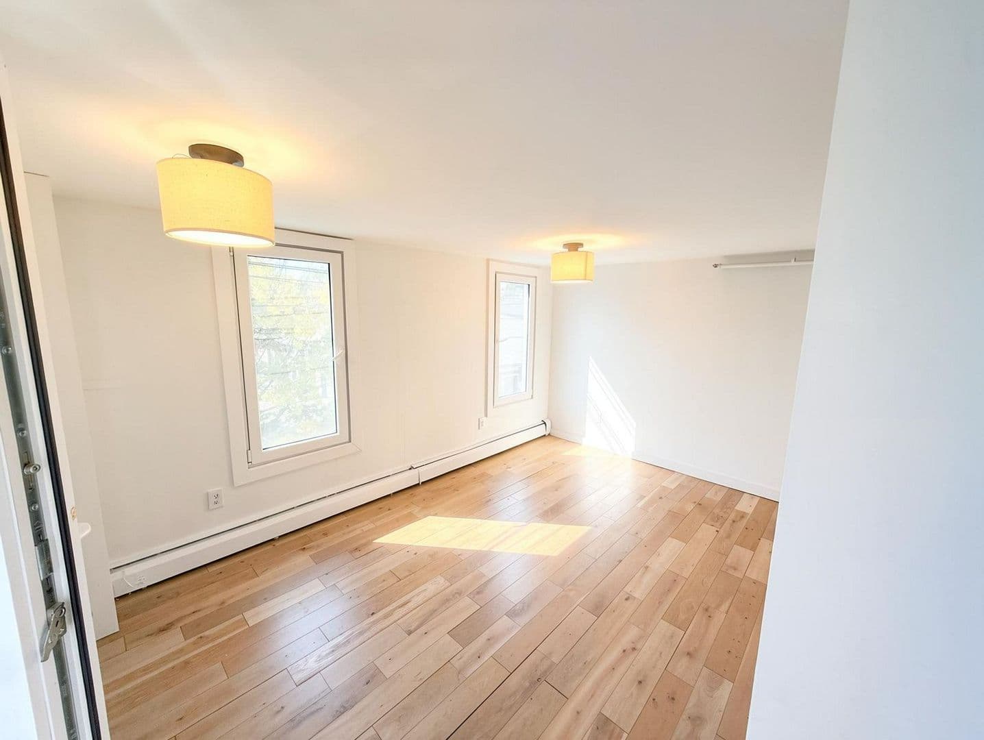 Hudson Apartment: 725 Warren Street