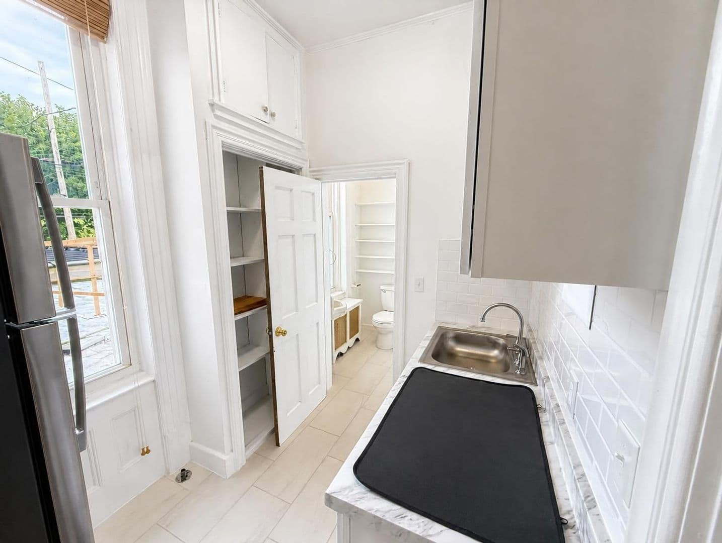 Hudson Apartment: 454 Warren Street