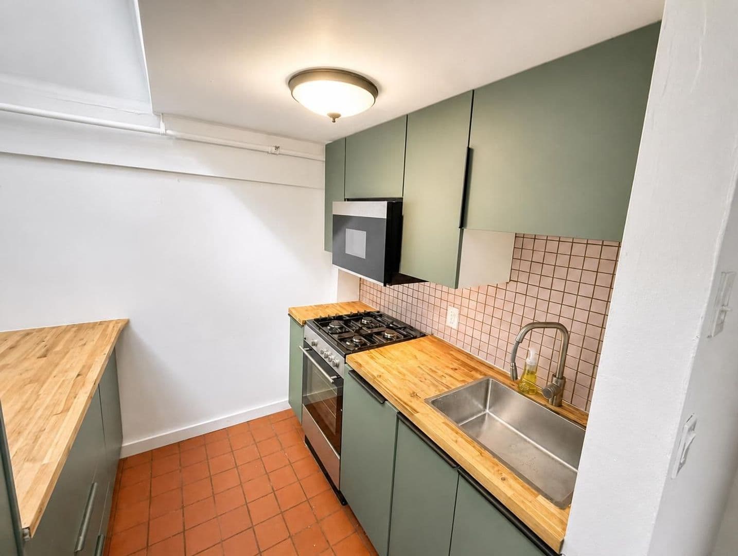 Hudson Apartment: 725 Warren Street