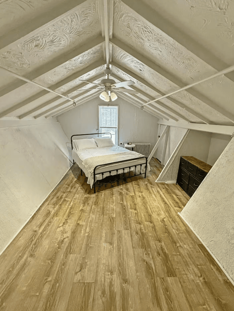 Woodstock Apartment: 5-7 Rock City Road