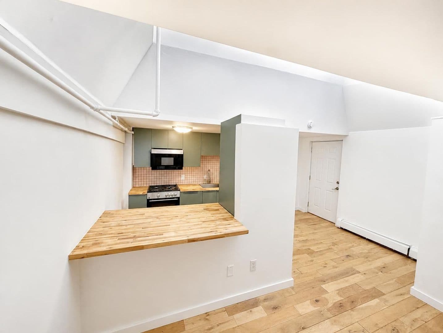 Hudson Apartment: 725 Warren Street