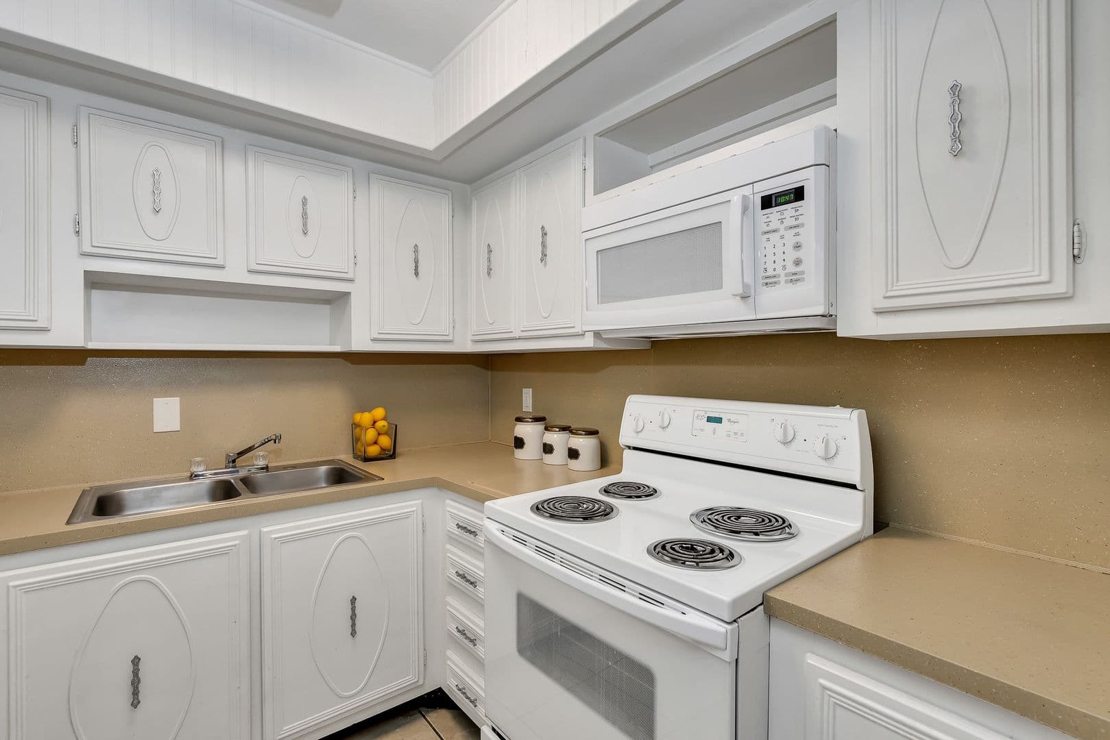 Kenneth City Apartment: 5255 62nd Street N