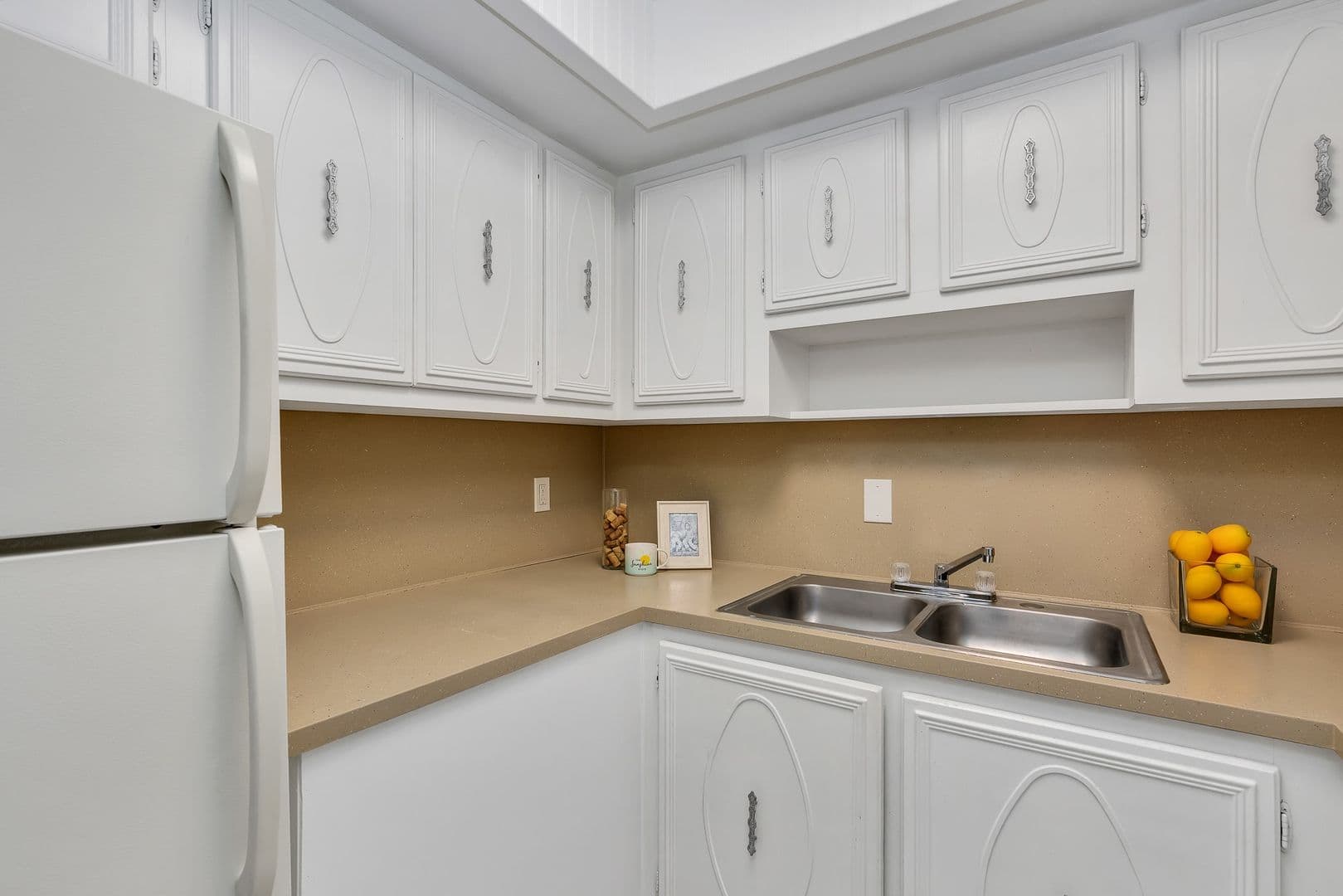 Kenneth City Apartment: 5255 62nd Street N