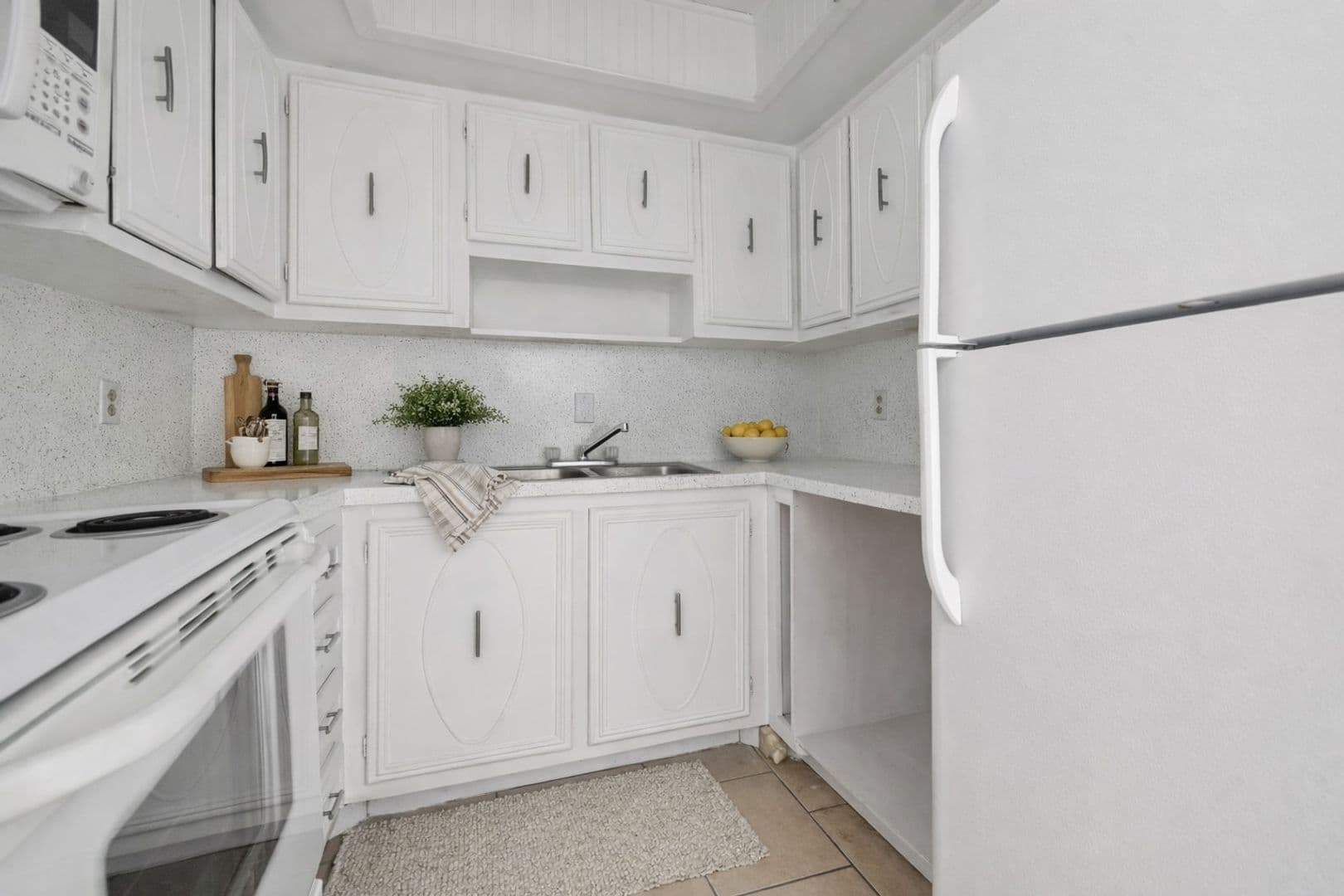 Kenneth City Apartment: 5255 62nd Street N