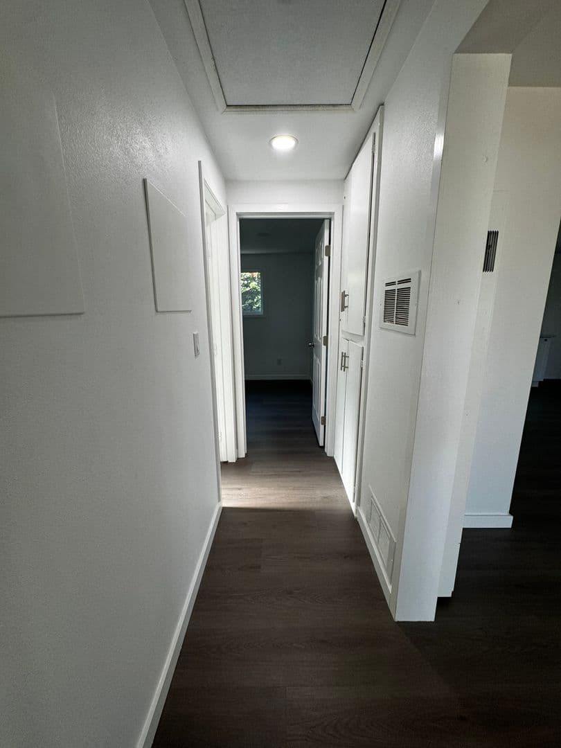 WHITTIER Apartment: 10521 MILLS AVE.