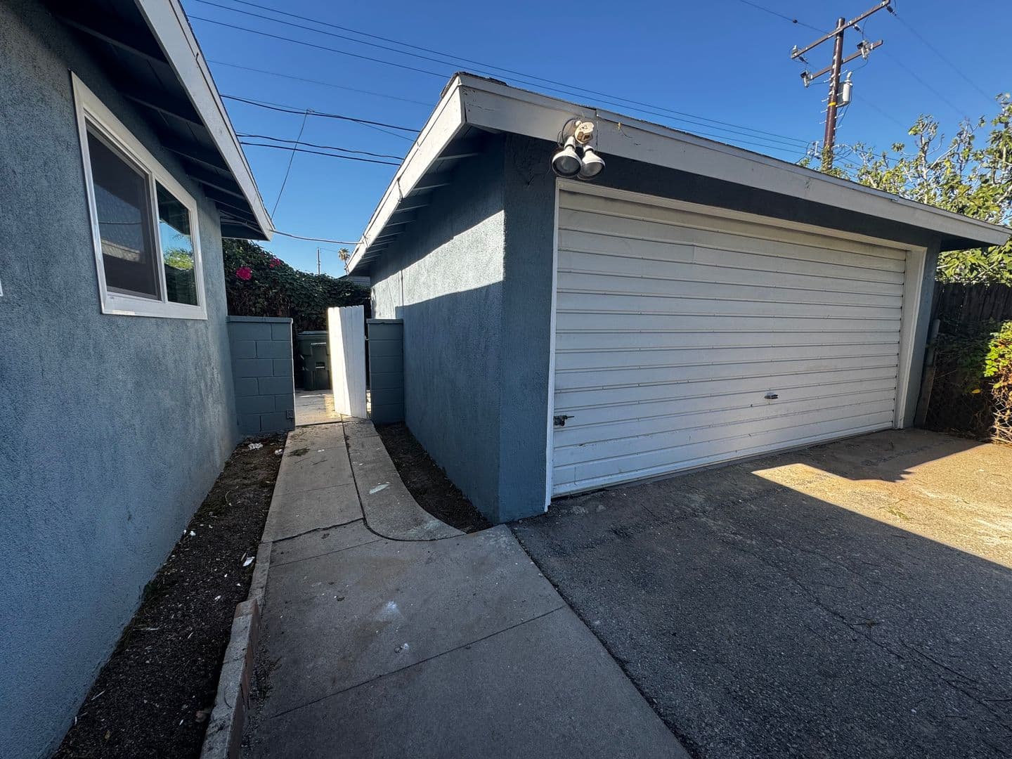 WHITTIER Apartment: 10521 MILLS AVE.