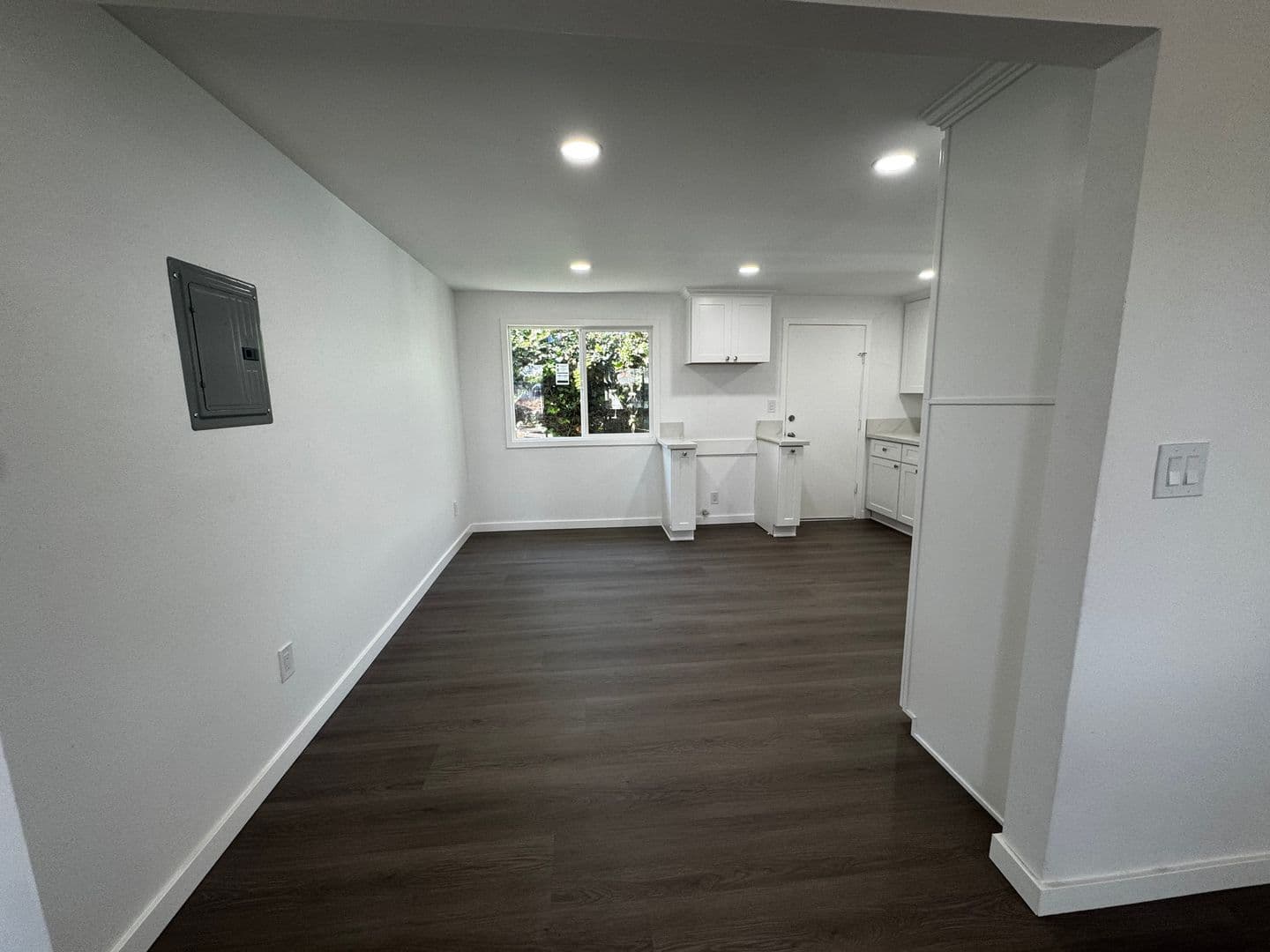 WHITTIER Apartment: 10521 MILLS AVE.