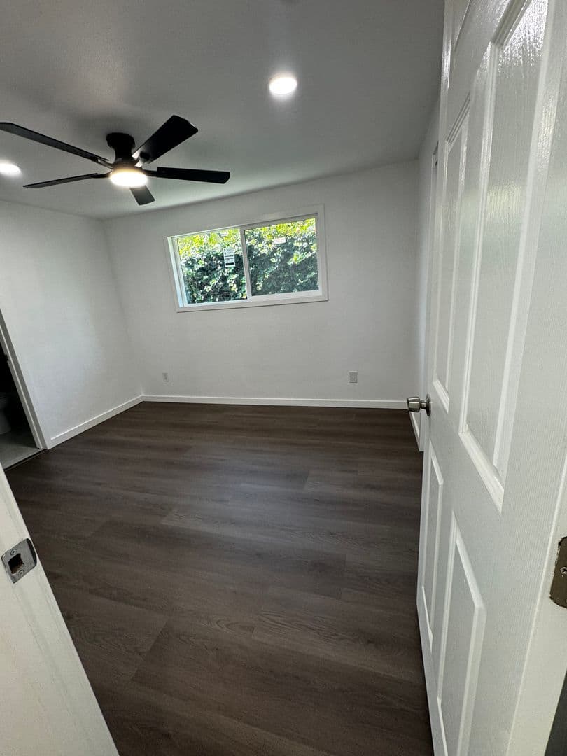 WHITTIER Apartment: 10521 MILLS AVE.
