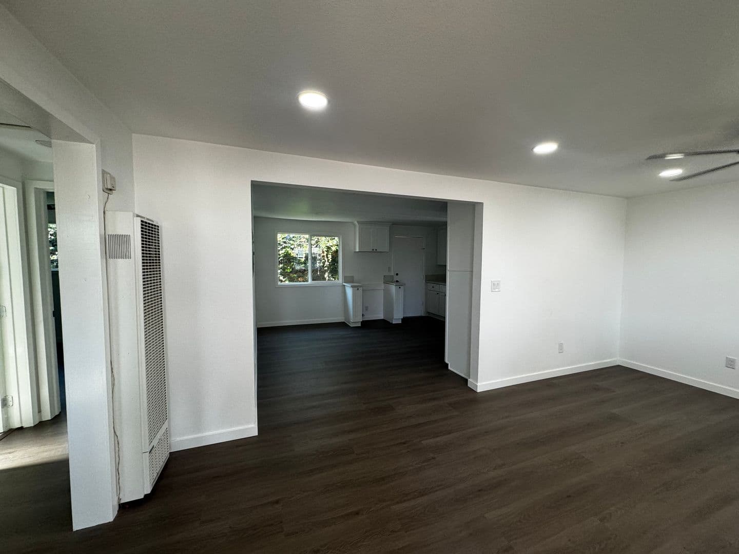 WHITTIER Apartment: 10521 MILLS AVE.