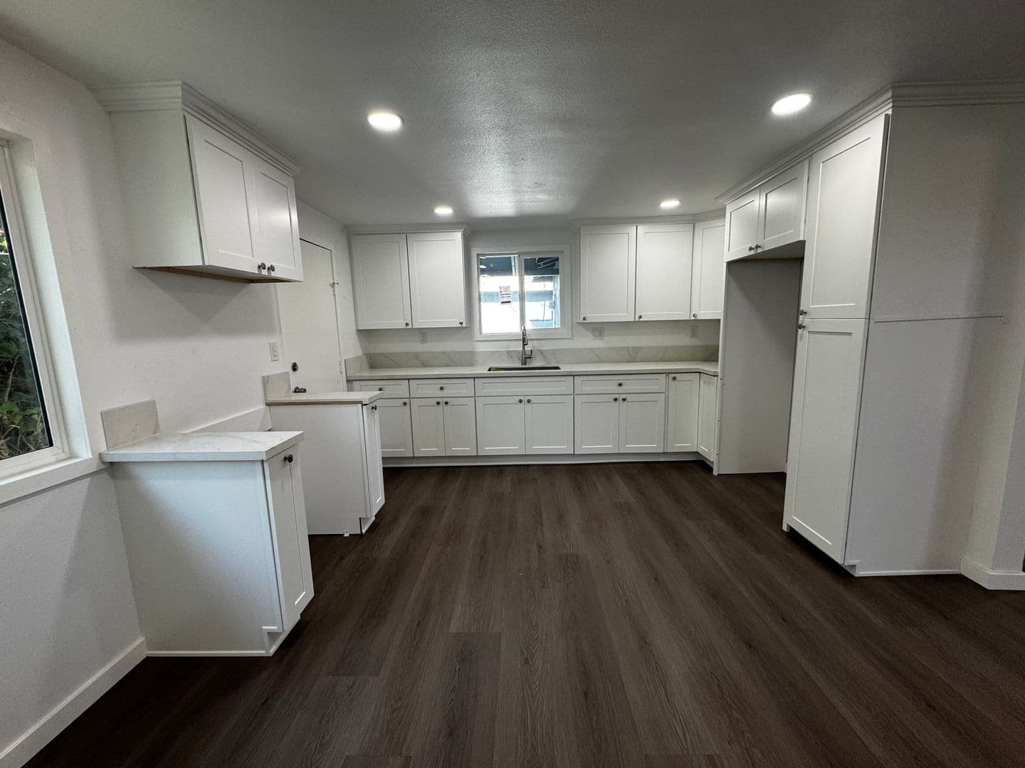 WHITTIER Apartment: 10521 MILLS AVE.