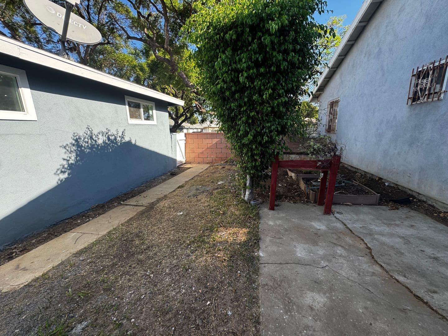 WHITTIER Apartment: 10521 MILLS AVE.