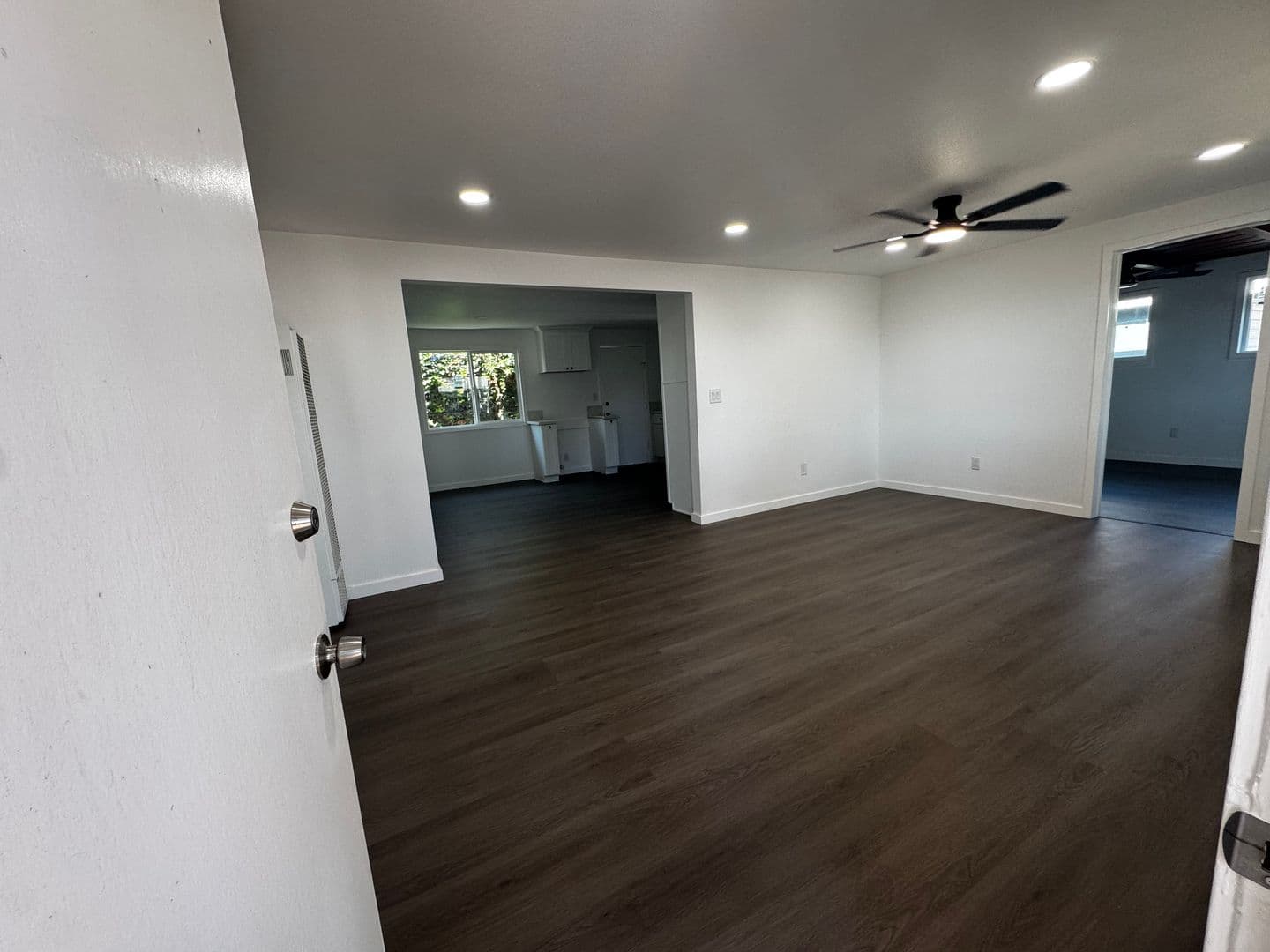 WHITTIER Apartment: 10521 MILLS AVE.