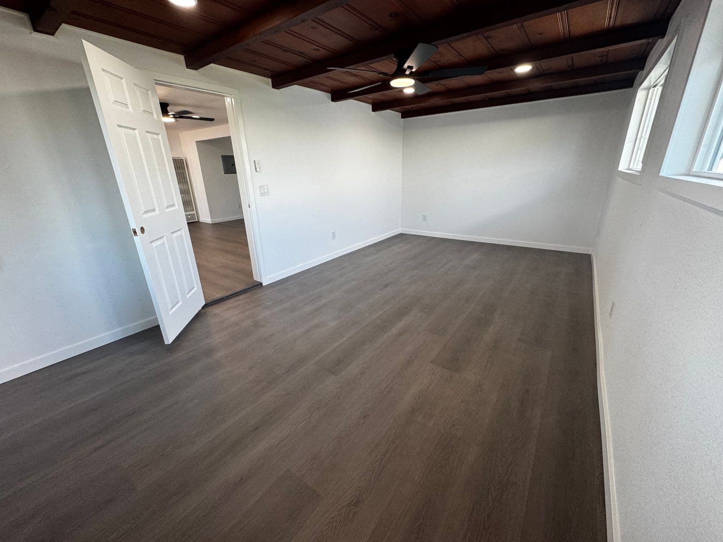 WHITTIER Apartment: 10521 MILLS AVE.
