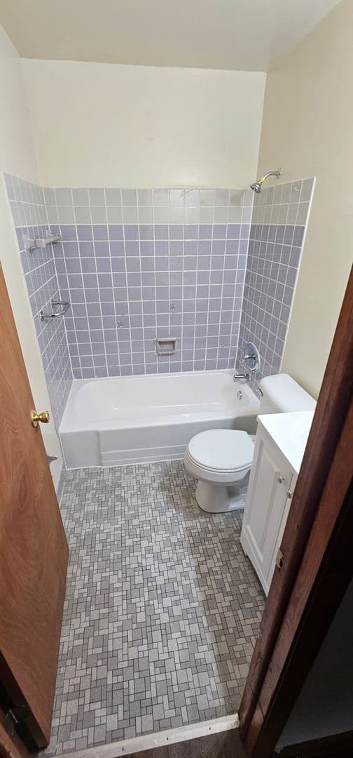 Milwaukee Apartment: 4025 N 60th Street