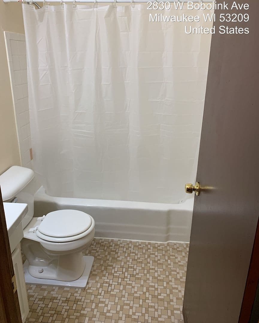 Milwaukee Apartment: 2830 W. Bobolink Ave.