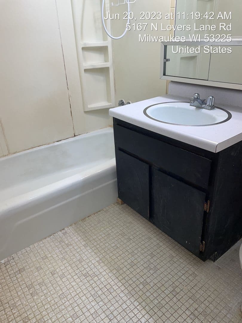 Milwaukee Apartment: 5167 N. Lovers Lane Rd