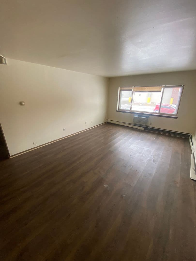 Milwaukee Apartment: 2801 W. Custer Ave.