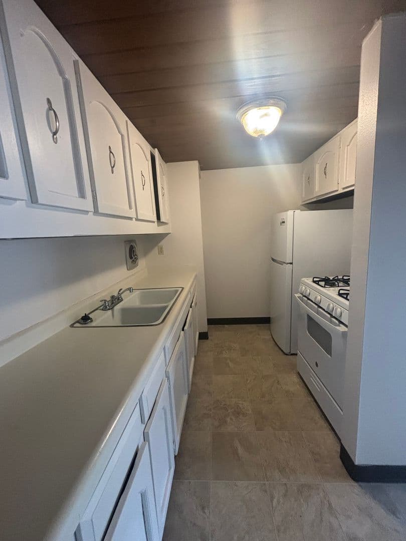 Milwaukee Apartment: 5166-5244 N. Lovers Lane Rd.
