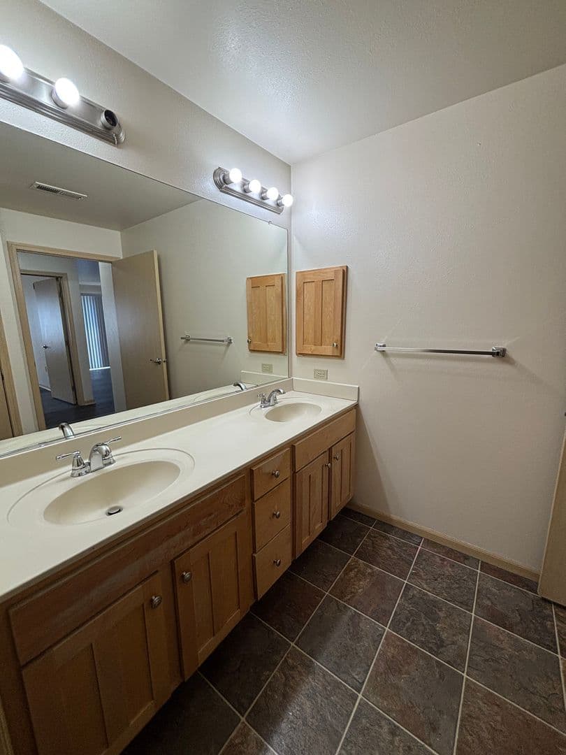 Milwaukee Apartment: 2730 W Lisbon Ave