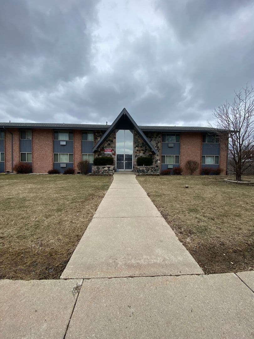 Milwaukee Apartment: 5167 N. Lovers Lane Rd