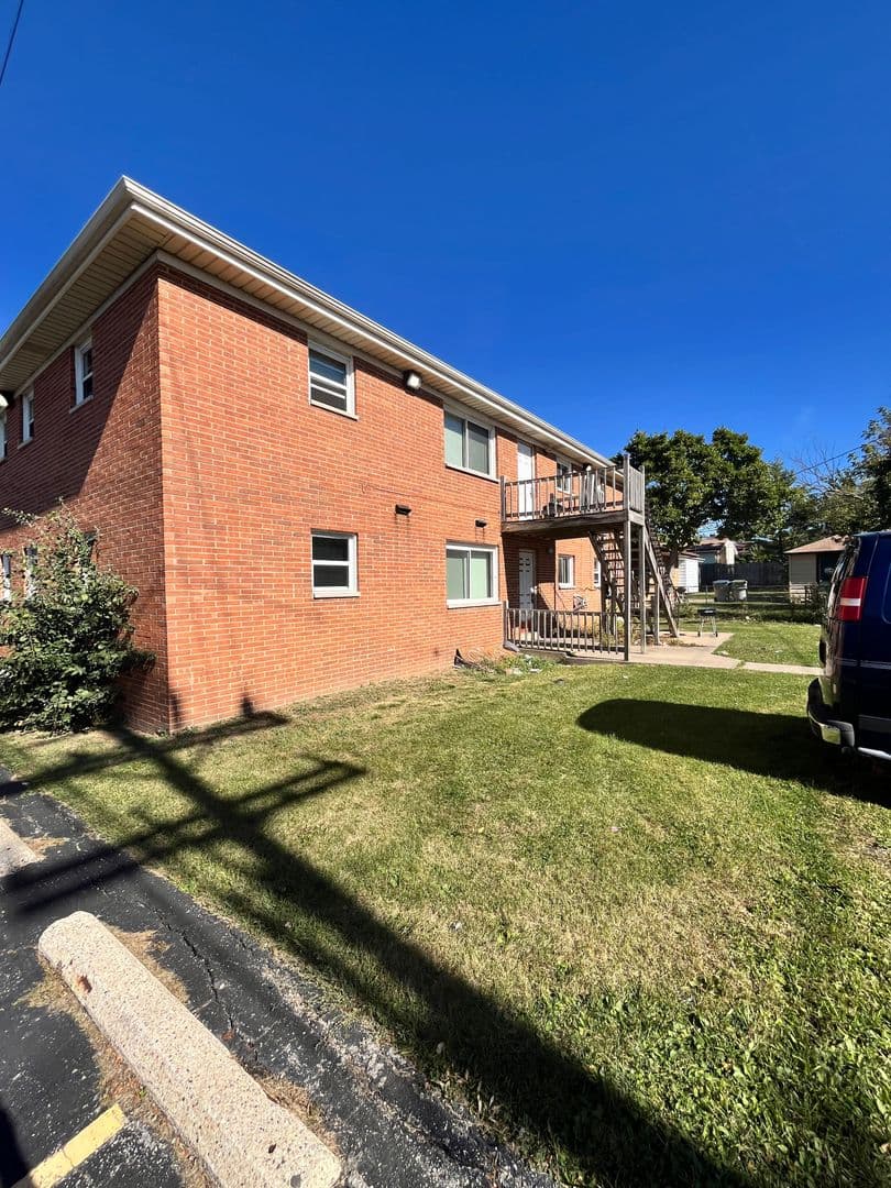 Milwaukee Apartment: 9015 W. Thurston Ave.