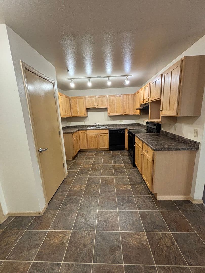 Milwaukee Apartment: 2730 W Lisbon Ave