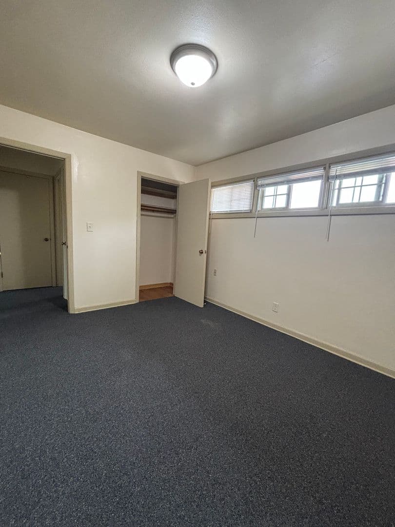 Milwaukee Apartment: 7558 W Nash Street