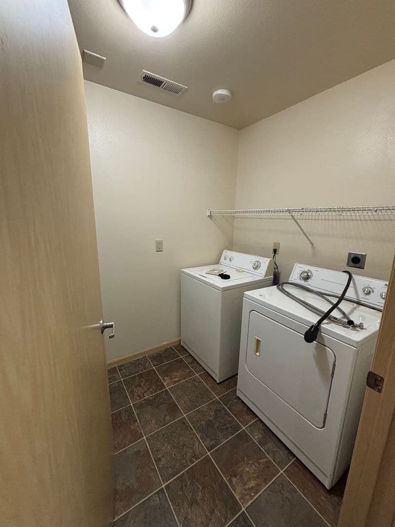 Milwaukee Apartment: 2730 W Lisbon Ave