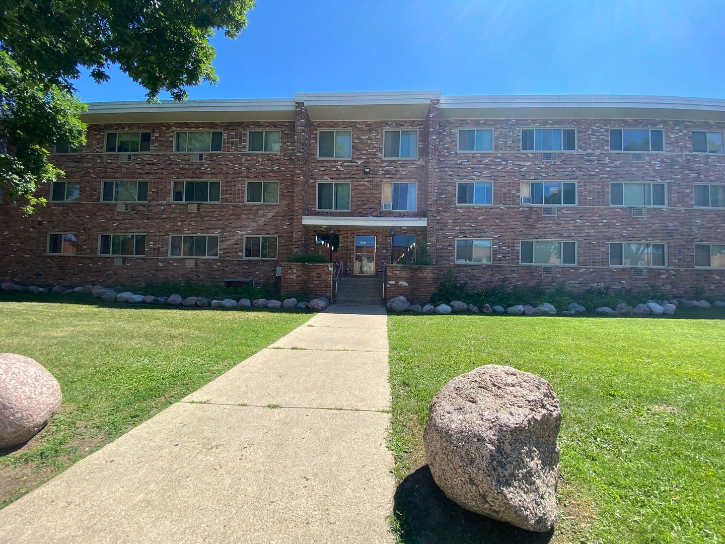 Milwaukee Apartment: 2801 W. Custer Ave.