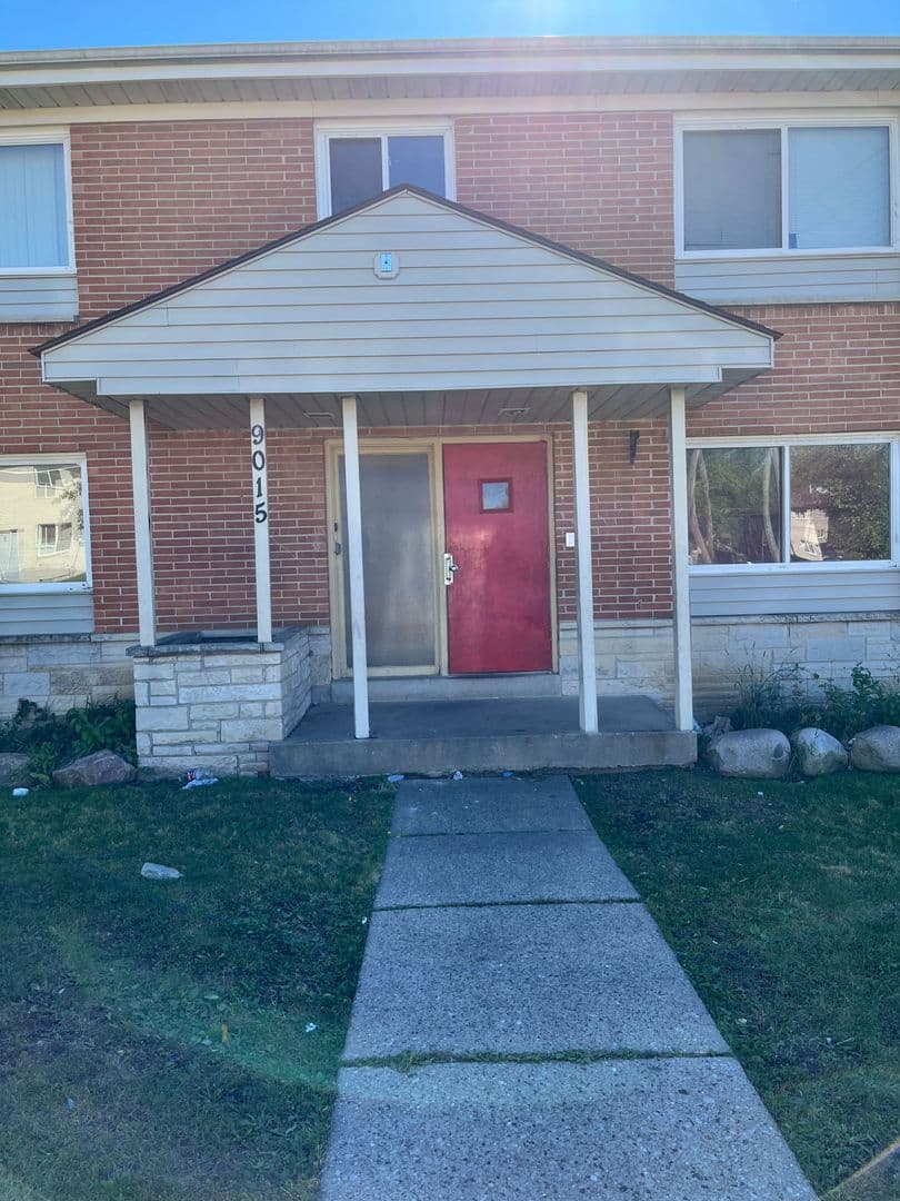 Milwaukee Apartment: 9015 W. Thurston Ave.